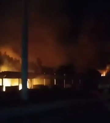Движение по Житомирской трассе полностью перекрыто в обоих направлениях из-за взрывов. ФОТО, ВИДЕО