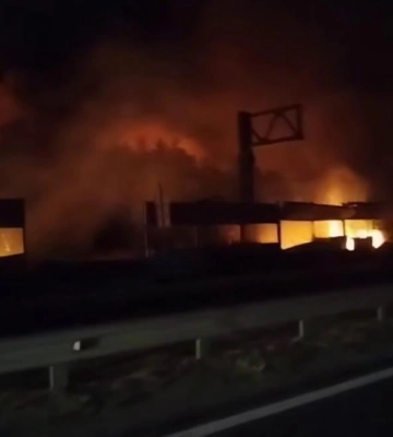 В Бучанском районе горят складские помещения: пожар сопровождается взрывами