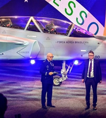 Шведский истребитель Gripen F совершил первый полёт