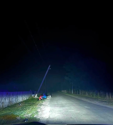 На Волині мотоцикл на шаленій швидкості влетів у стовп, його юний водій шансів вижити не мав