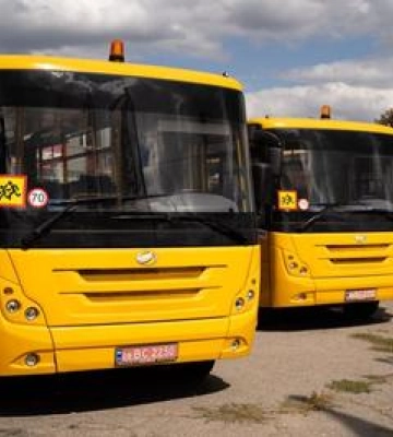 Громади Полтавщини отримали ще 10 шкільних автобусів