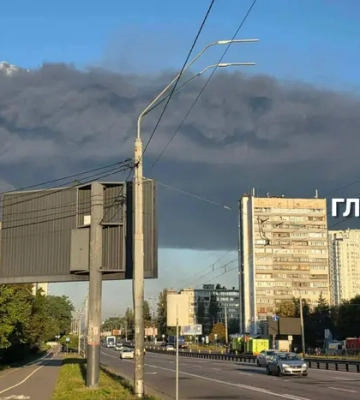 Під Києвом не вщухає величезна пожежа (фото, відео)