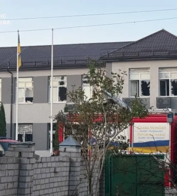 Атака дронів на Святошинський район: пожежа в багатоповерхівці, двоє поранених