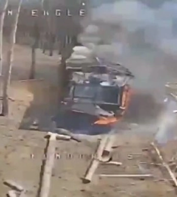 Рій FPV-дронів Сил оборони розтрощив рідкісну ворожу САУ "Мальва" на Харківщині. ВIДЕО