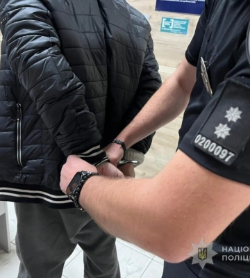 В Одесі суд на 60 діб відправив у медустанову чоловіка, який системно нападав на перехожих жінок на вулиці
