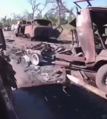 Рашист снял на видео дорогу на Донетчине с более чем 70 единицами техники, уничтоженной украинскими дронами. ВИДЕО