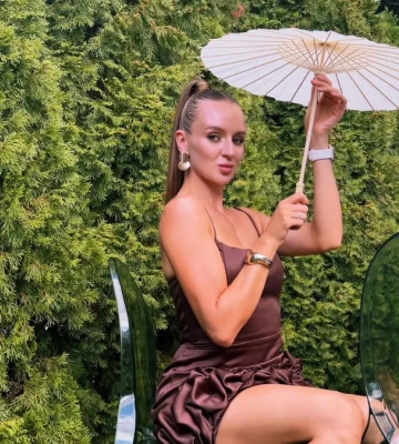 Жена Николая Михайленко показала шикарную фигуру в коротком платье и покорила фанатов