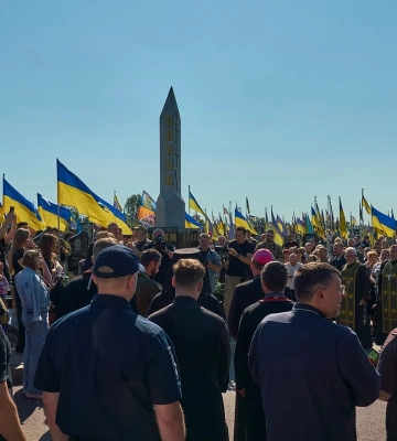 В День памяти защитников харьковчане возложили цветы на Аллее Славы 