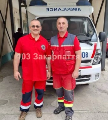 На Хустщині пенсіонер дістав важку травму ноги циркулярною пилою: медики Закарпаття врятували чоловіка