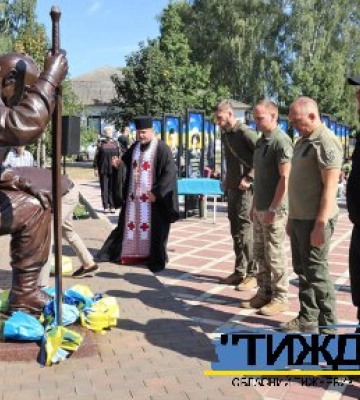 У Тростянці ще 25 полеглих земляків-захисників посмертно нагородили відзнаками Почесних громадян громади