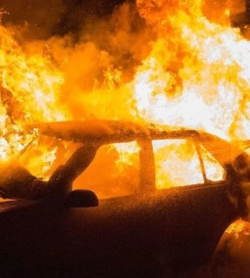 В Донецке подорвали автомобиль первого заместителя начальника Оленовской тюрьмы Неелова, причастного к пыткам украинских пленных, — источники. ВИДЕО