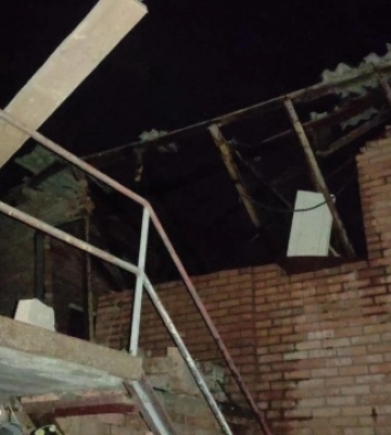 В одній з громад Вінниччини через ворожу атаку  сталося загоряння господарчої будівлі
