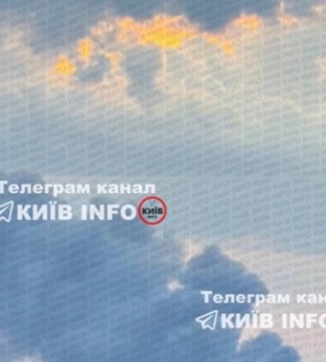 У Києві внаслідок падіння уламків безпілотника загорілася покрівля нежитлової будівлі
