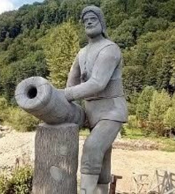 На Закарпатті спорудили монумент легендарному опришку Григору Пинті