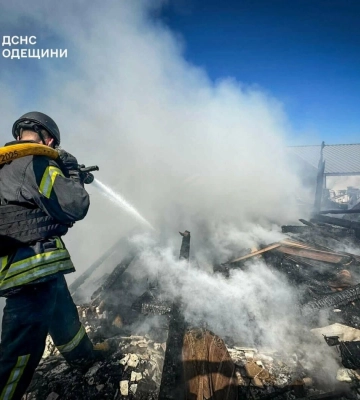 Величезна пожежа біля моря: на Одещині вогонь охопив 400 м2