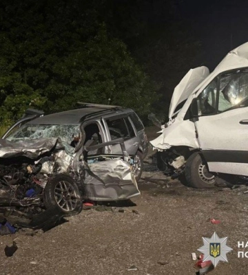 На Полтавщині зіткнулися Volkswagen і Mercedes: травмувався водій легковика