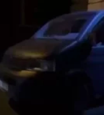 Около 30 человек напали на военных ТЦК в Луцке: двоих избили, служебный автомобиль разгромили. ФОТО