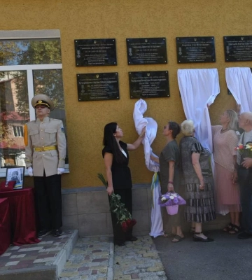 У харківських школах відкрили меморіальні дошки загиблим захисникам