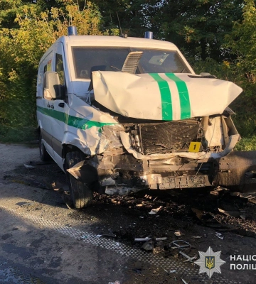 На Львівщині сталася ДТП за участі інкасаторського автомобіля: семеро людей потрапили до лікарні