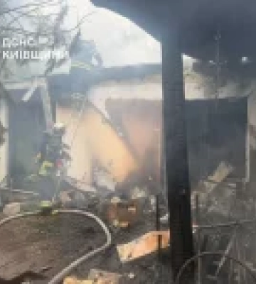 Атака БпЛА рф по Київщині: пожежі в житловому секторі та двоє постраждалих