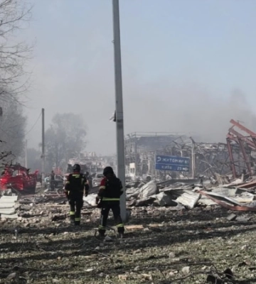 «Думали, там склади з морозивом»: що кажуть місцеві з села Мила після детонації складів з боєприпасами (відео)