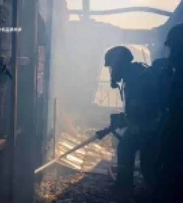 У Херсоні рятувальники загасили пожежу після удару російського FPV-дрона