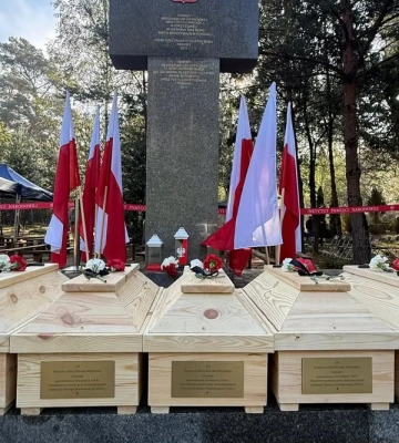 На Волыни перезахоронили останки 55 польских жертв трагедии 1943 года