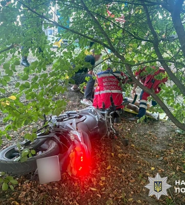 На Хмельниччині мотоцикл врізався в електропору: до лікарні потрапив неповнолітній хлопець