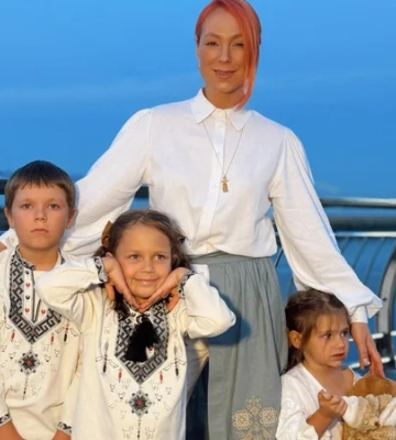 «Мы не выдержали». Светлана Тарабарова с детьми покинула свой дом в Киевской области