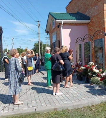 Пантеон Героїв відкрили у Кам’янці: на ньому викарбувані 120 імен полеглих бійців