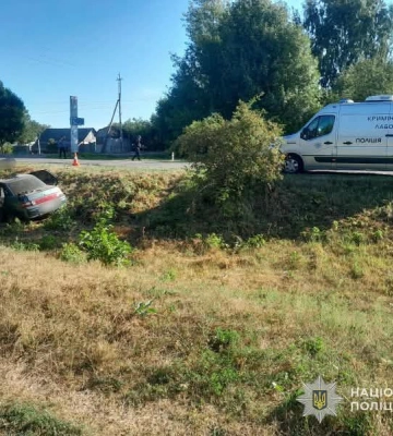 На Сумщині легковик перекинувся у кювет: внаслідок ДТП загинули двоє чоловіків