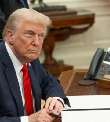 Трамп похвалився, що тарифи врятували американський автопром, і знову пригрозив Канаді