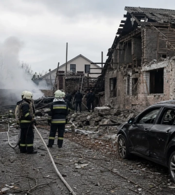 Число погибших после удара по складу под Киевом выросло до 38