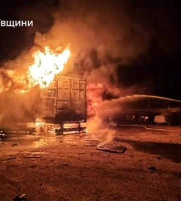 Вогнеборці ліквідували масштабні пожежі після ворожих атак на Миколаївщині