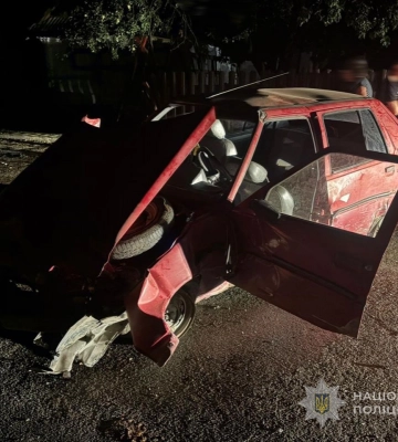 На Волині 20-річний водій напідпитку врізався в паркан: травмувався неповнолітній