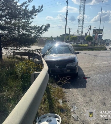 На Львівщині зіткнулися легковик і вантажівка: троє людей потрапили до лікарні