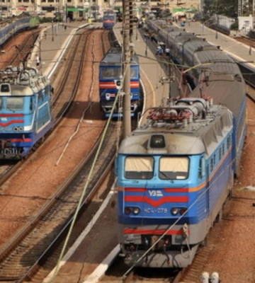 Понад 3 години затримки: в Одесі зупинився рух приміського поїзда