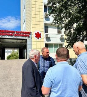 Головну лікарню Полтавщини відвідали фахівці зі США та українські капелани