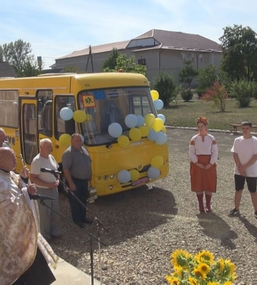 Спеціалізований шкільний автобус передали П'ядицькій громаді