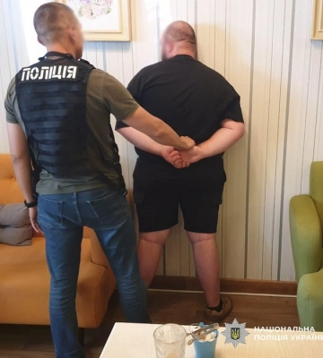 У Києві викрито організатора «бізнесу» на іноземцях, які бажали узаконити проживання в країні