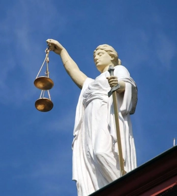 Директор харківського ліцею фіктивно працевлаштував військовозобов’язаного на прохання чиновниці міськради