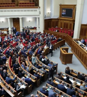 Двох нардепів можуть позбавити мандатів: що про них відомо
