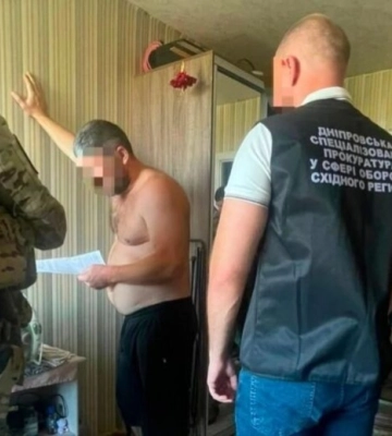 20 тисяч доларів за переведення військового в тил: у Дніпрі чотирьох людей підозрюють у вимаганні