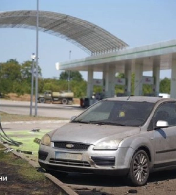Внаслідок російського обстрілу на Одещині пошкоджено АЗС