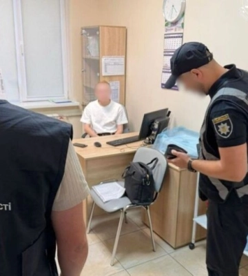 У Запоріжжі лікаря підозрюють у вимаганні 10 тисяч доларів за оформлення інвалідності