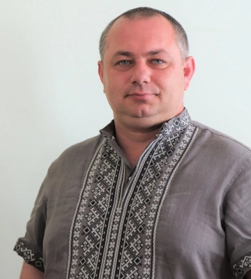 Російський дрон влучив у 5-поверхівку у Сумах: минулося без постраждалих. ФОТО