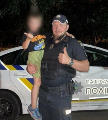 Сам грався на вулиці у темряві: в Одесі знайшли 5-річного хлопчика