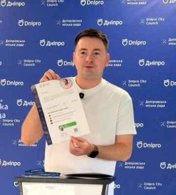 Более 90 тысяч школьников уже с цифровым билетом: в "єДніпро" бесплатный проезд и скидка 25 %