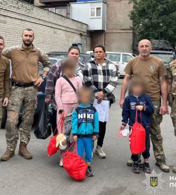Родину з чотирма дітьми вивезли з Куп’янського району (відео)
