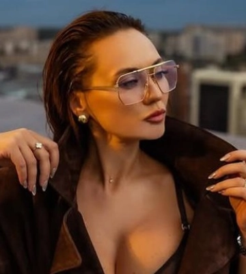 Саливанчук устроила горячую фотосессию с огнем
